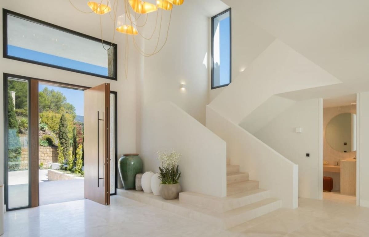 8 bedroom Villa for sale in Benahavis with pool garage - € 10,900,000 (Ref: 8393301)