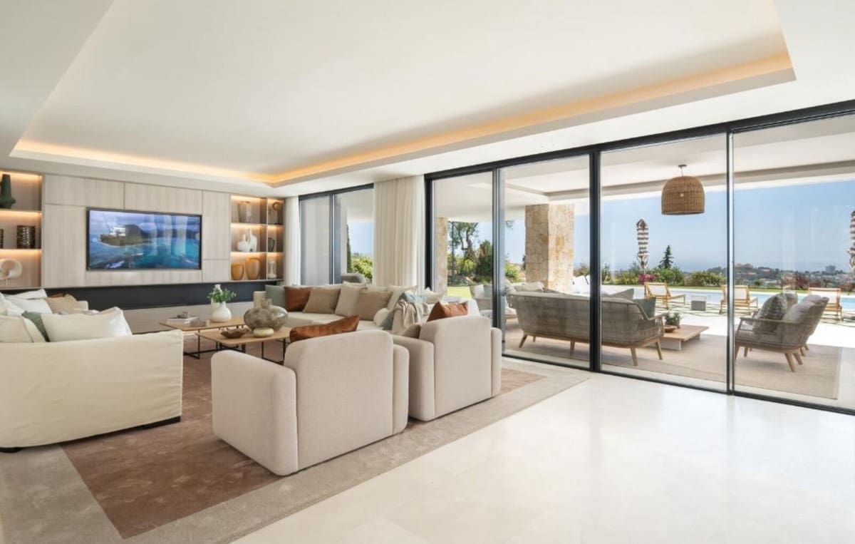 8 bedroom Villa for sale in Benahavis with pool garage - € 10,900,000 (Ref: 8393301)