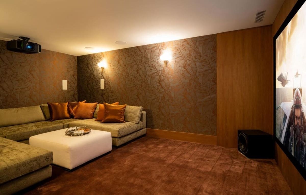 8 bedroom Villa for sale in Benahavis with pool garage - € 10,900,000 (Ref: 8393301)