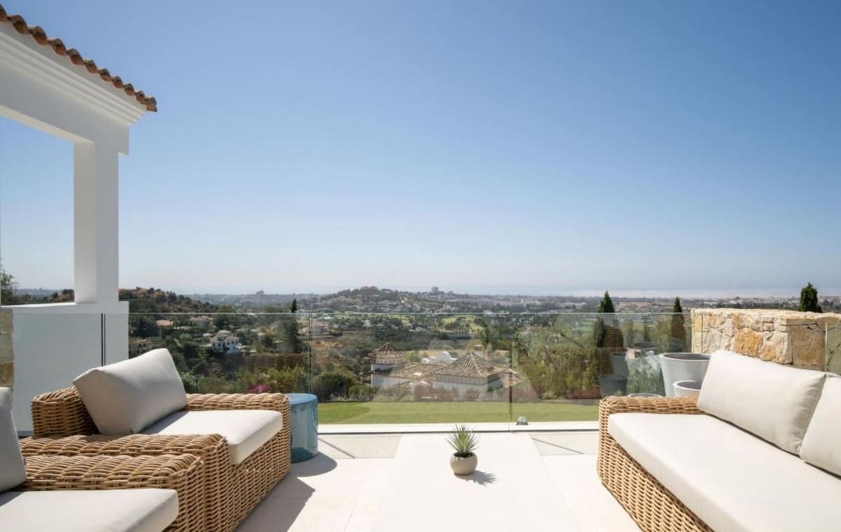 8 bedroom Villa for sale in Benahavis with pool garage - € 10,900,000 (Ref: 8393301)
