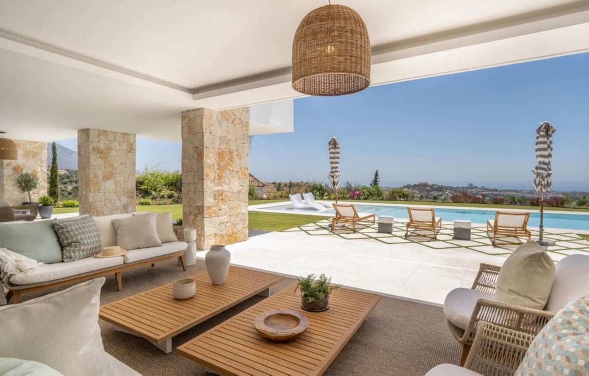 8 bedroom Villa for sale in Benahavis with pool garage - € 10,900,000 (Ref: 8393301)