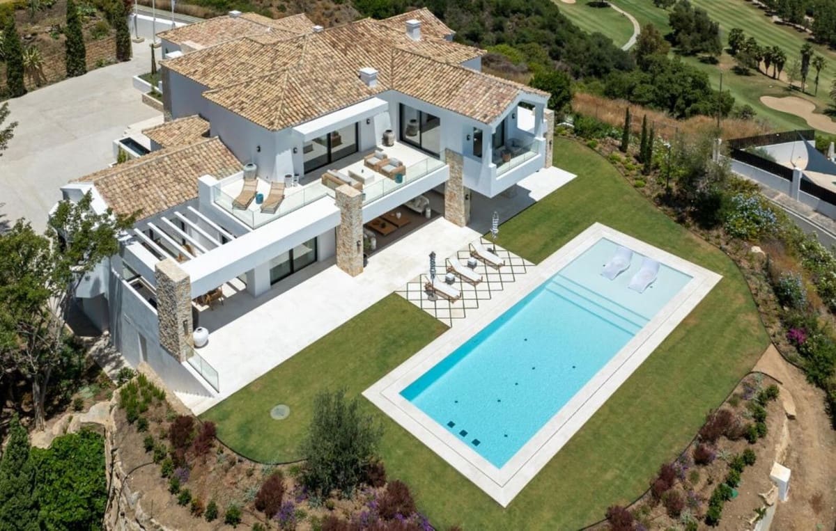 8 bedroom Villa for sale in Benahavis with pool garage - € 10,900,000 (Ref: 8393301)