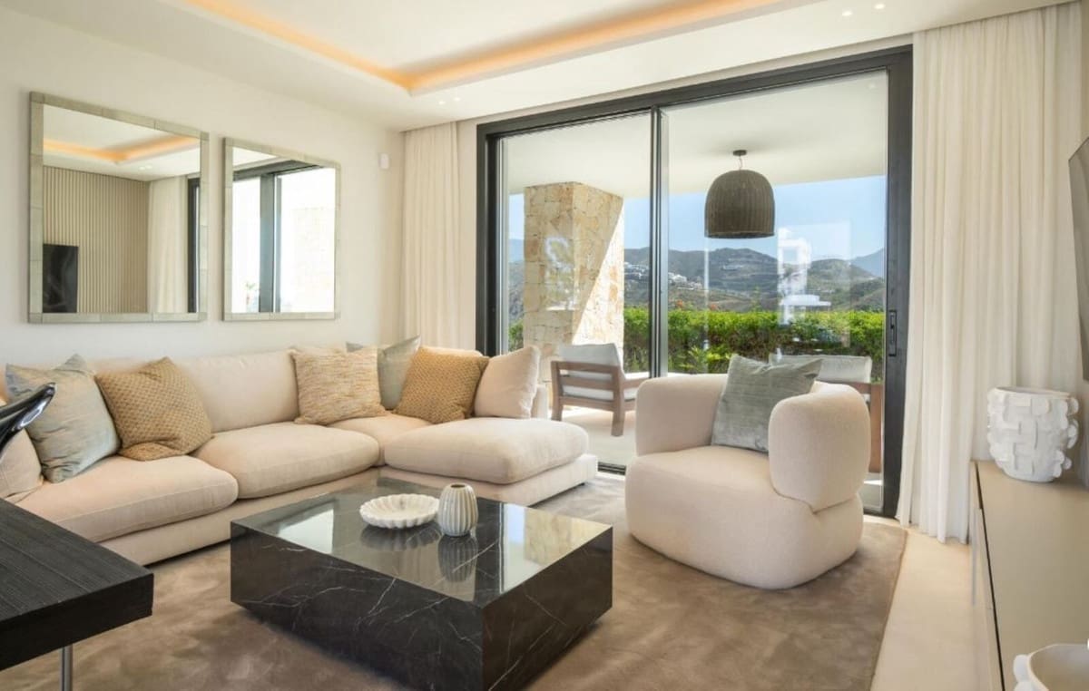 8 bedroom Villa for sale in Benahavis with pool garage - € 10,900,000 (Ref: 8393301)