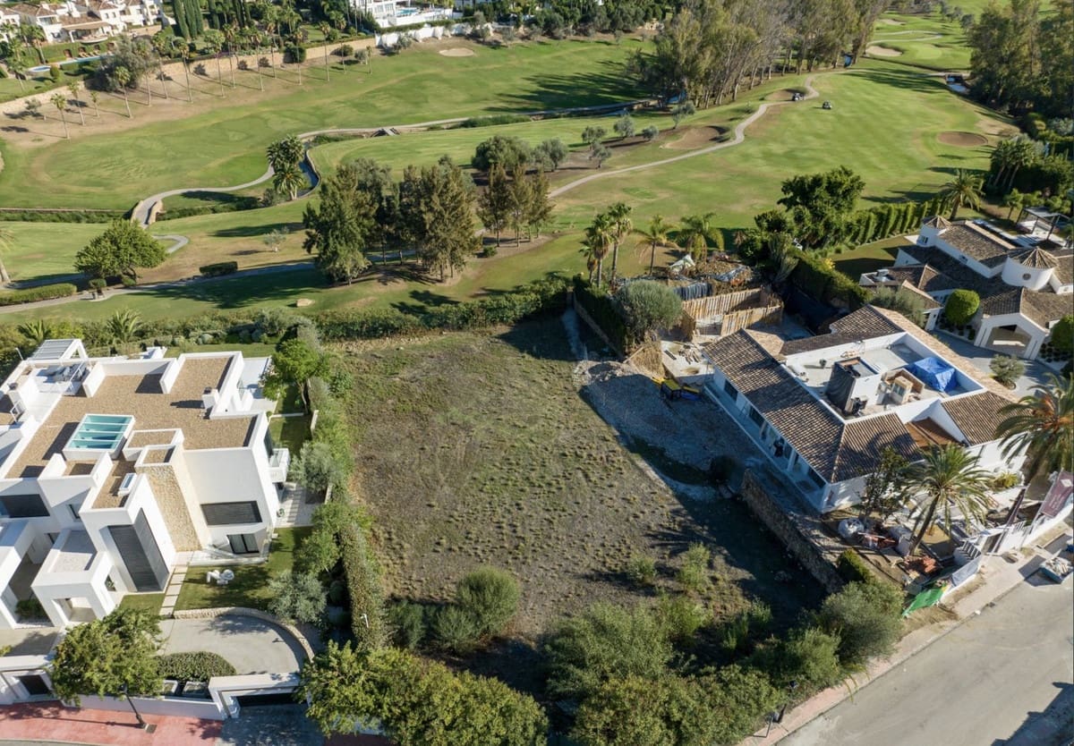 Działka budowlana na sprzedaż w Nueva Andalucia - 3 200 000 € (Ref: 8393302)