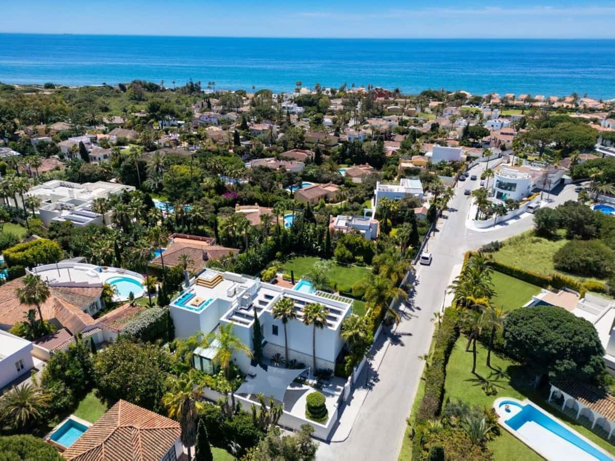 4 sypialnia Willa na sprzedaż w Marbella z basenem garażem - 4 950 000 € (Ref: 8402499)