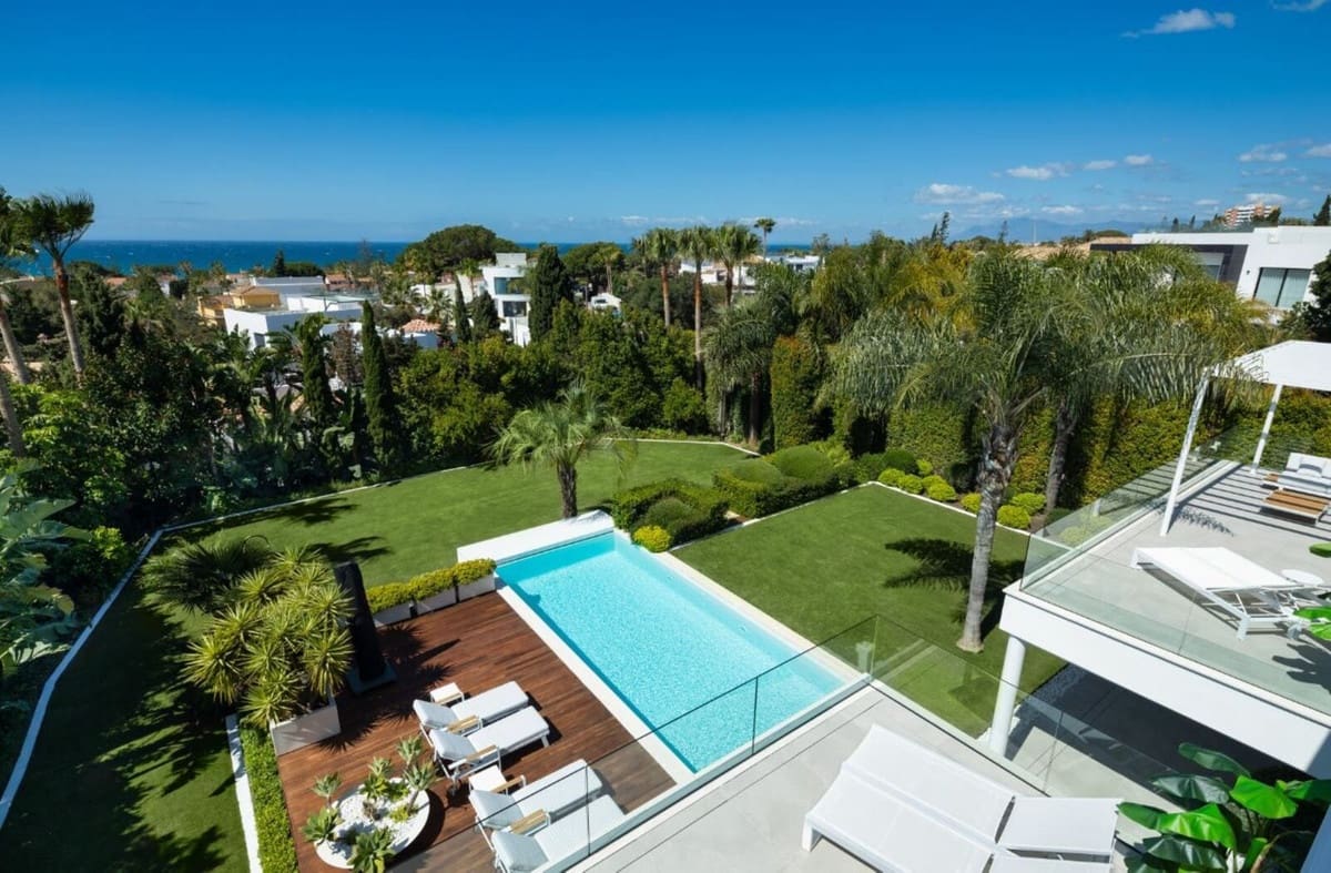 4 sypialnia Willa na sprzedaż w Marbella z basenem garażem - 4 950 000 € (Ref: 8402499)