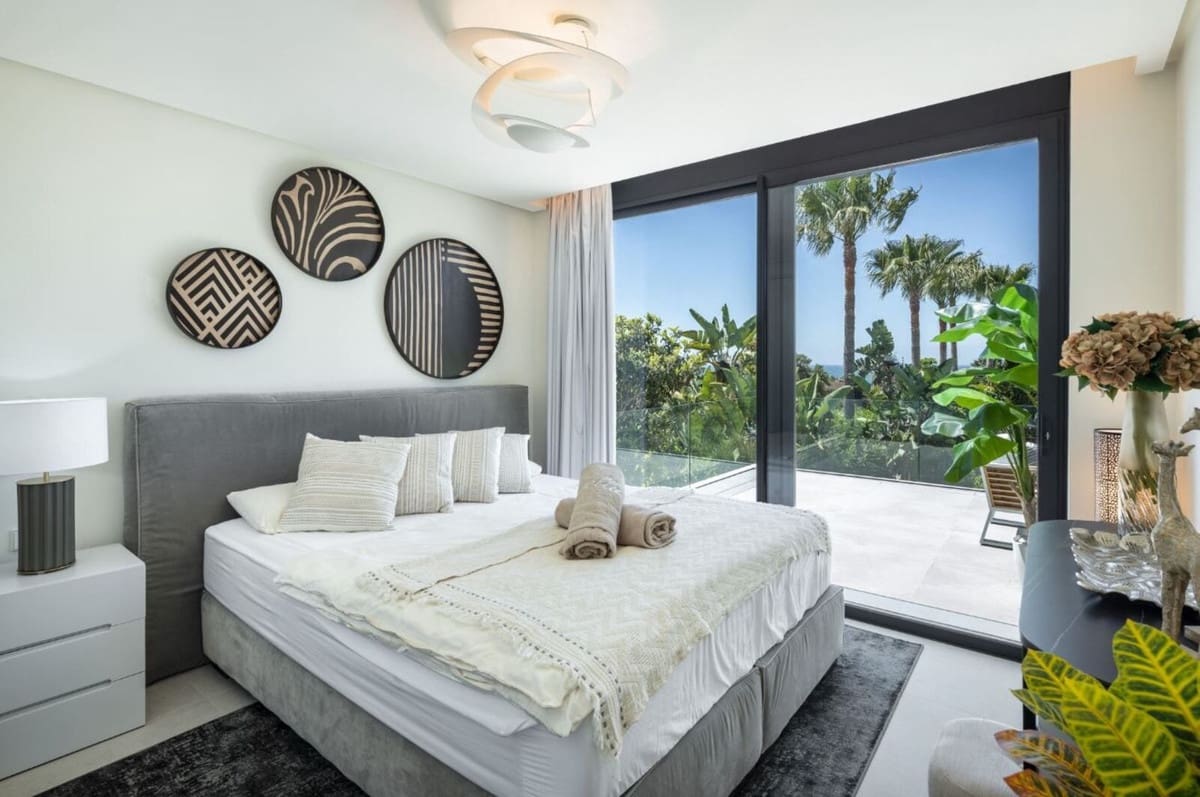 4 sypialnia Willa na sprzedaż w Marbella z basenem garażem - 4 950 000 € (Ref: 8402499)