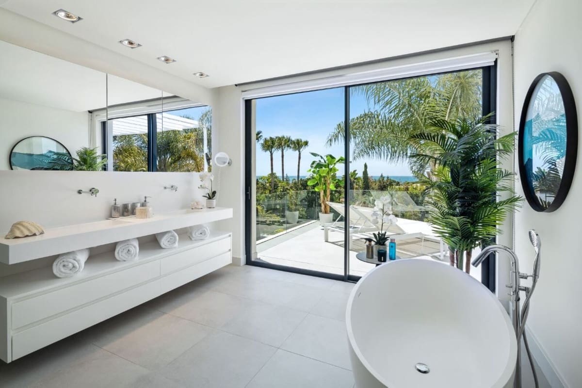 4 sypialnia Willa na sprzedaż w Marbella z basenem garażem - 4 950 000 € (Ref: 8402499)