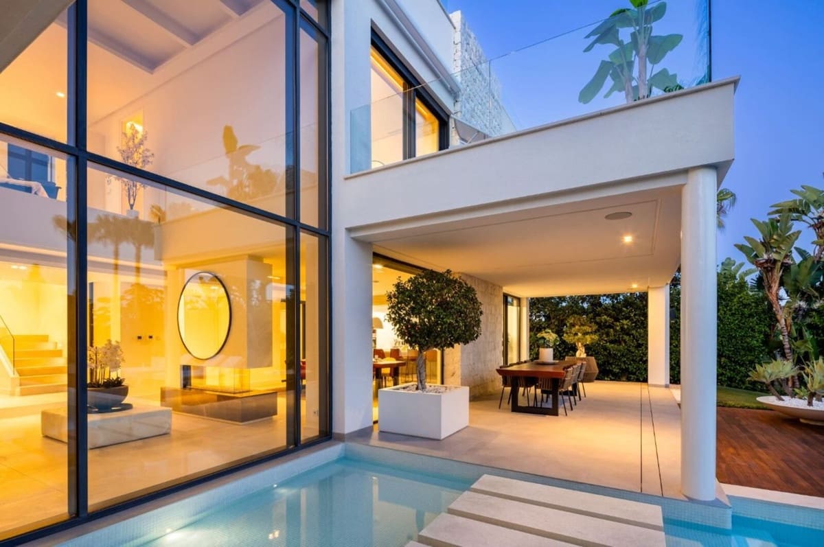 4 sypialnia Willa na sprzedaż w Marbella z basenem garażem - 4 950 000 € (Ref: 8402499)