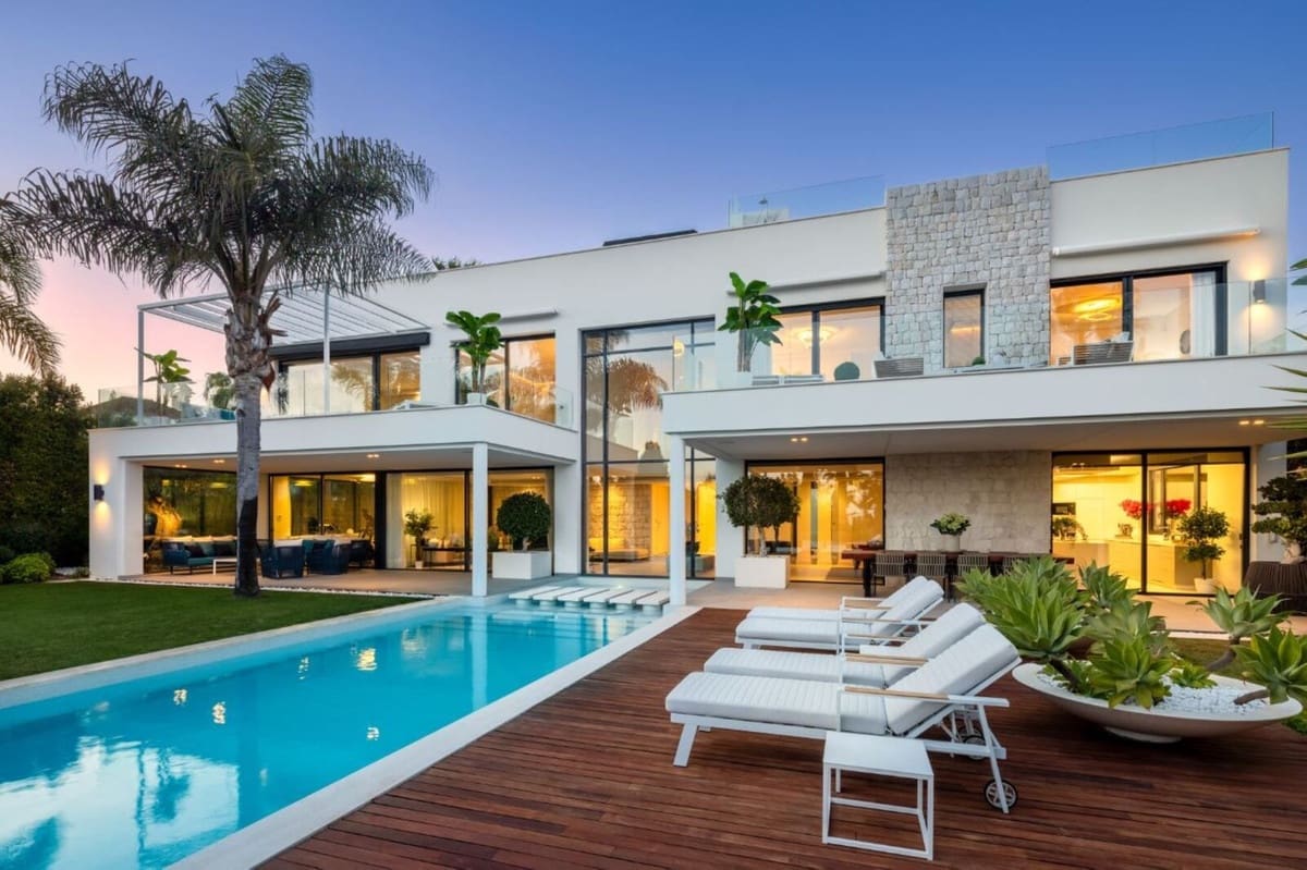 4 sypialnia Willa na sprzedaż w Marbella z basenem garażem - 4 950 000 € (Ref: 8402499)