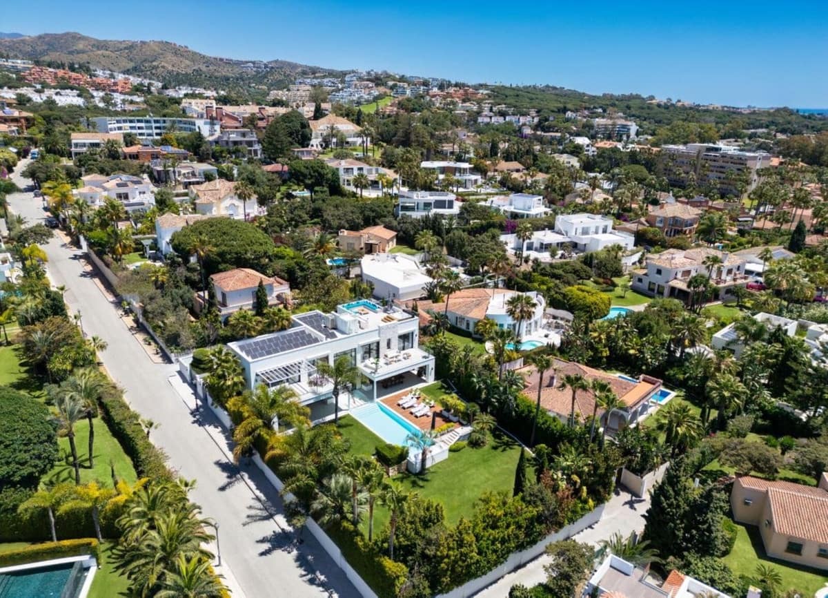4 sypialnia Willa na sprzedaż w Marbella z basenem garażem - 4 950 000 € (Ref: 8402499)