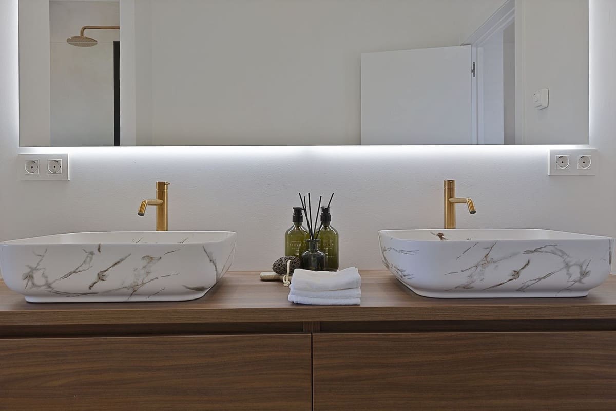 5 bedroom Villa for sale in Benahavis with pool garage - € 3,195,000 (Ref: 8402500)