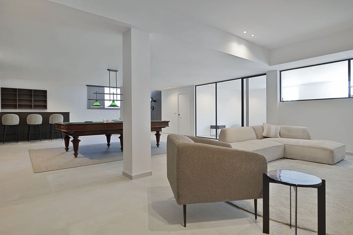 5 bedroom Villa for sale in Benahavis with pool garage - € 3,195,000 (Ref: 8402500)