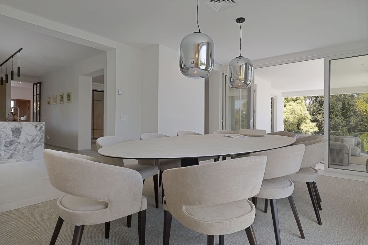 5 bedroom Villa for sale in Benahavis with pool garage - € 3,195,000 (Ref: 8402500)