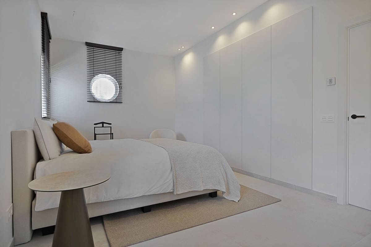 5 bedroom Villa for sale in Benahavis with pool garage - € 3,195,000 (Ref: 8402500)