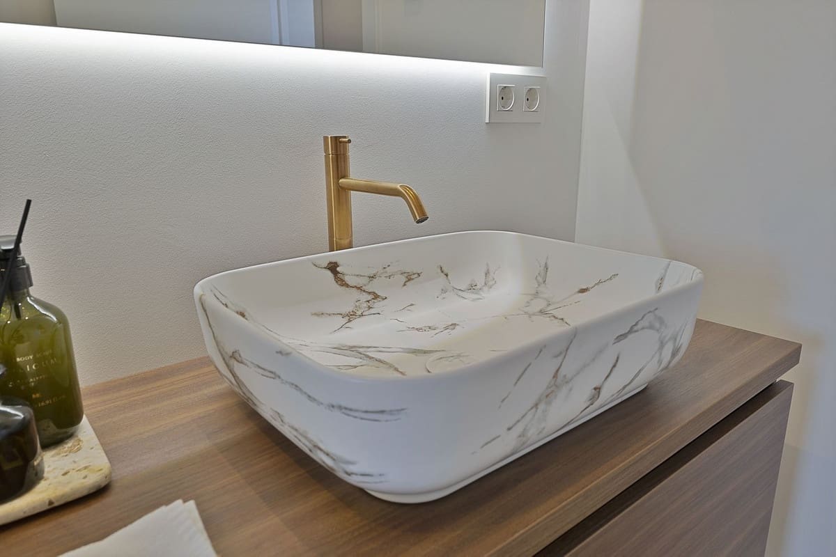 5 bedroom Villa for sale in Benahavis with pool garage - € 3,195,000 (Ref: 8402500)