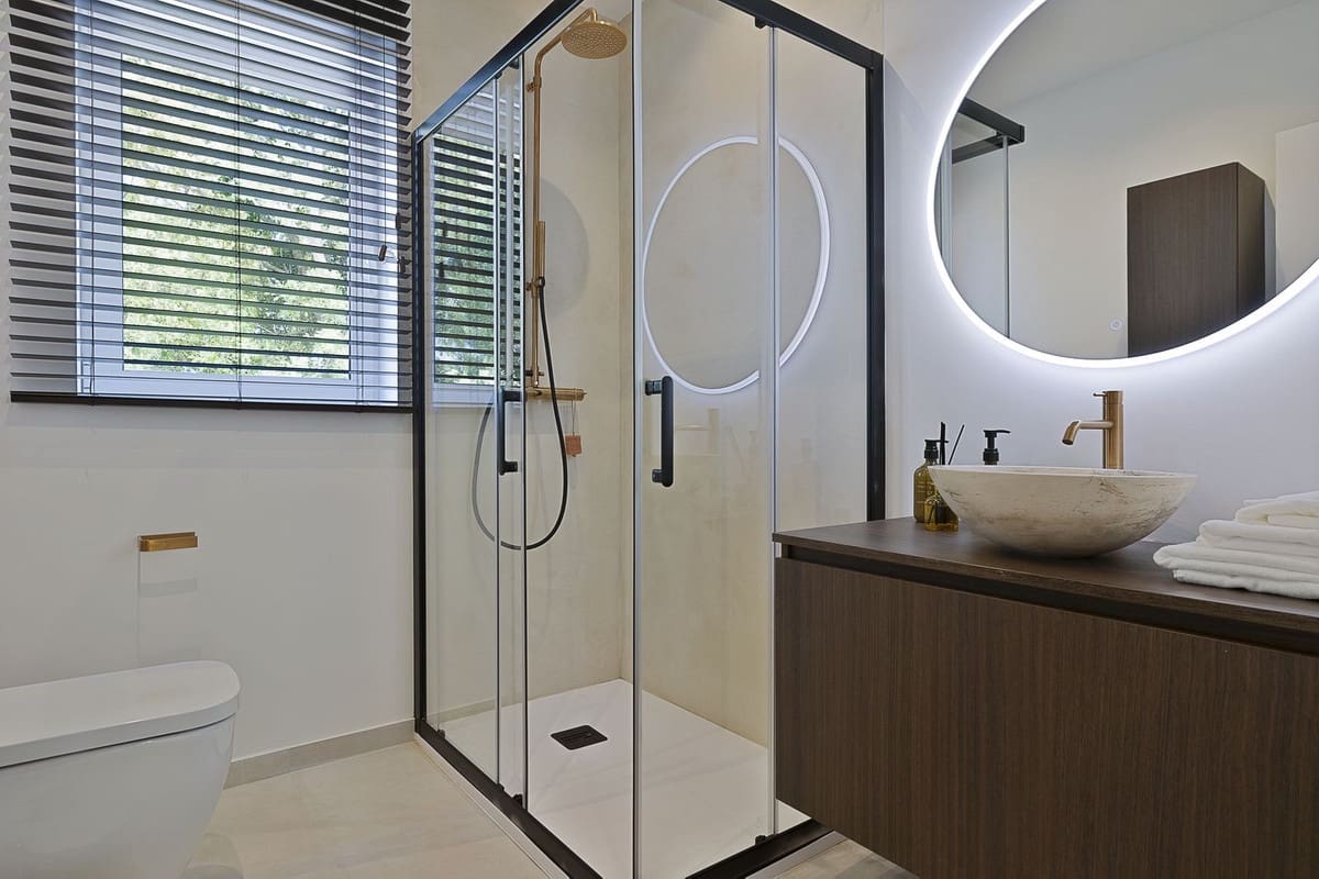 5 bedroom Villa for sale in Benahavis with pool garage - € 3,195,000 (Ref: 8402500)