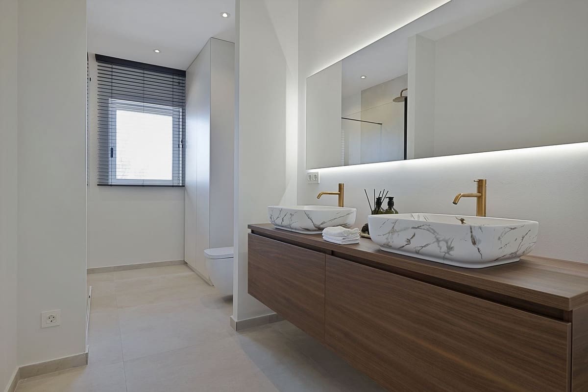 5 bedroom Villa for sale in Benahavis with pool garage - € 3,195,000 (Ref: 8402500)