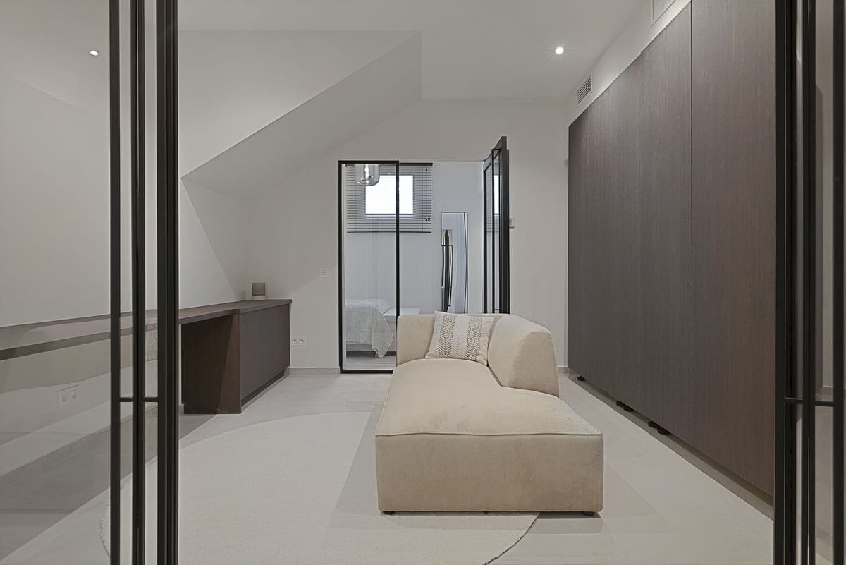 5 bedroom Villa for sale in Benahavis with pool garage - € 3,195,000 (Ref: 8402500)