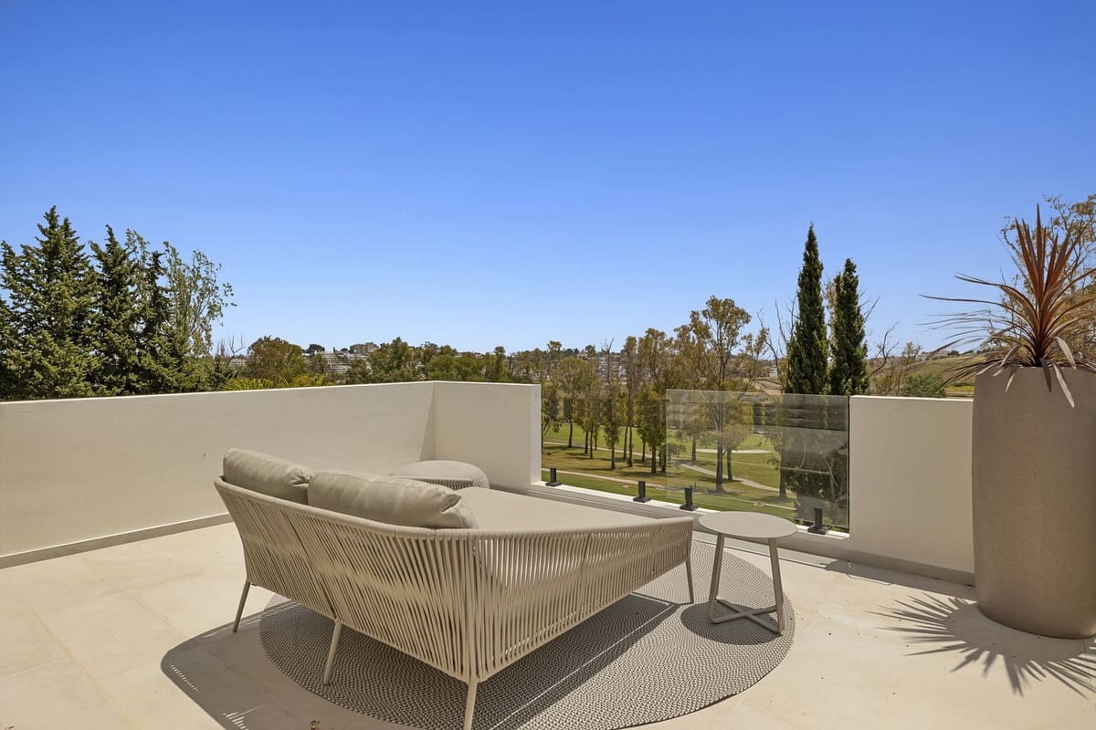 5 bedroom Villa for sale in Benahavis with pool garage - € 3,195,000 (Ref: 8402500)