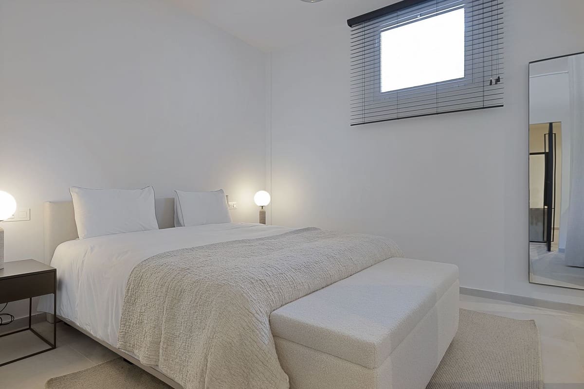 5 bedroom Villa for sale in Benahavis with pool garage - € 3,195,000 (Ref: 8402500)