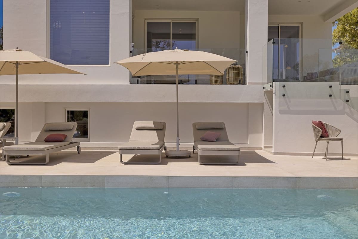 5 bedroom Villa for sale in Benahavis with pool garage - € 3,195,000 (Ref: 8402500)