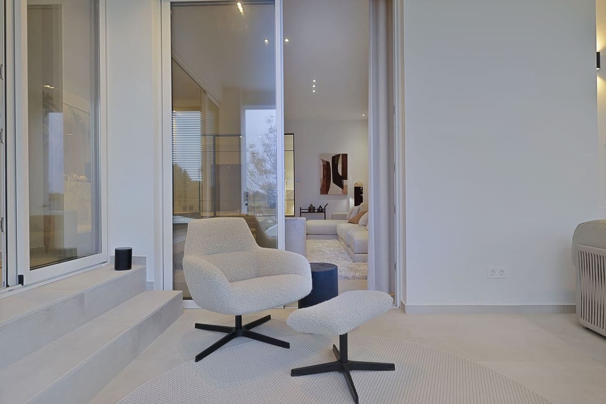 5 bedroom Villa for sale in Benahavis with pool garage - € 3,195,000 (Ref: 8402500)