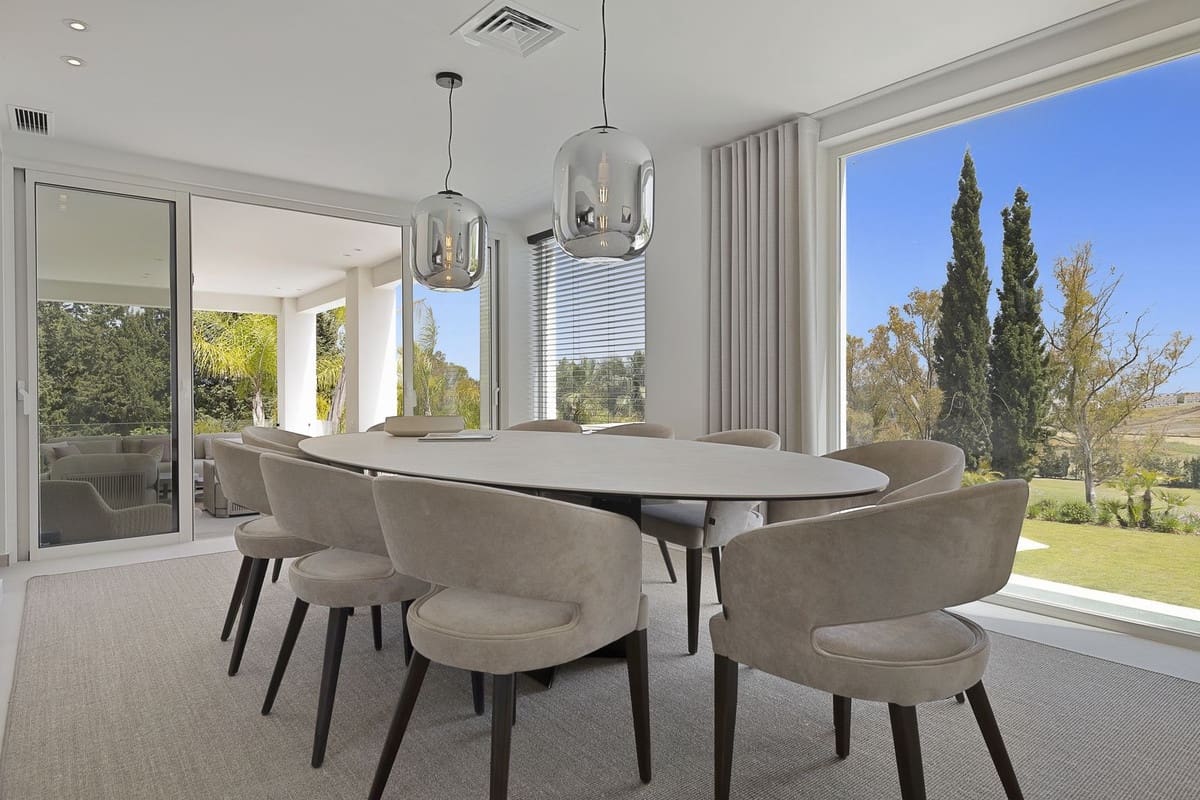 5 bedroom Villa for sale in Benahavis with pool garage - € 3,195,000 (Ref: 8402500)