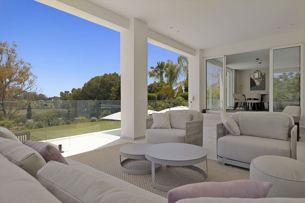 5 bedroom Villa for sale in Benahavis with pool garage - € 3,195,000 (Ref: 8402500)