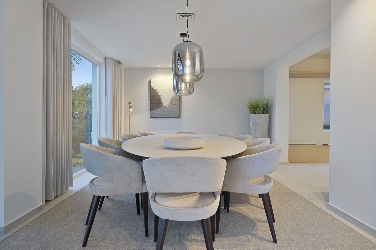 5 bedroom Villa for sale in Benahavis with pool garage - € 3,195,000 (Ref: 8402500)