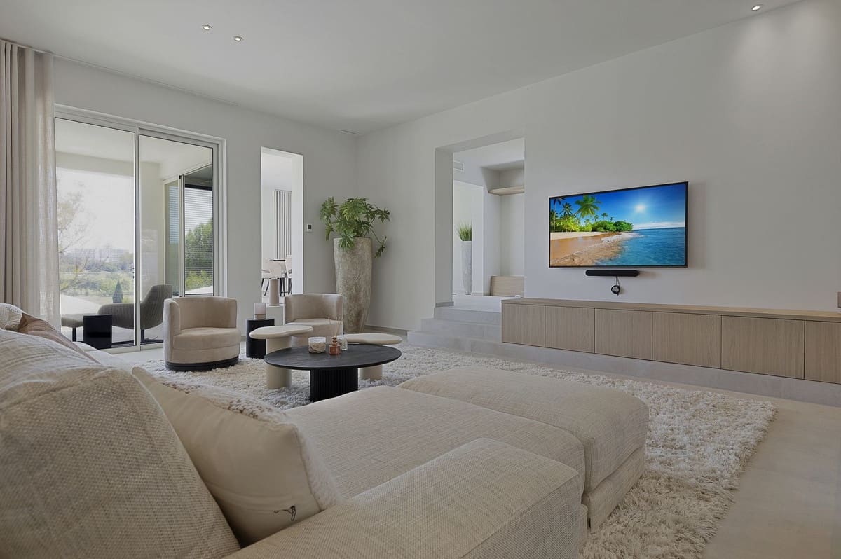 5 bedroom Villa for sale in Benahavis with pool garage - € 3,195,000 (Ref: 8402500)