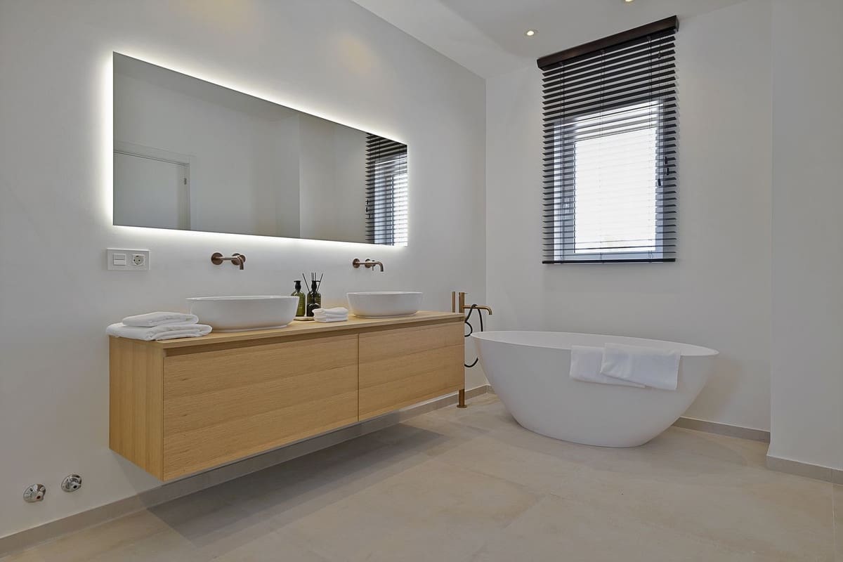 5 bedroom Villa for sale in Benahavis with pool garage - € 3,195,000 (Ref: 8402500)