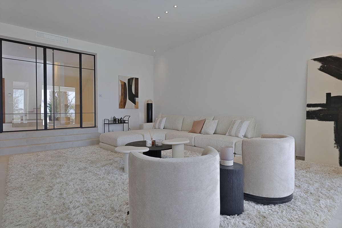 5 bedroom Villa for sale in Benahavis with pool garage - € 3,195,000 (Ref: 8402500)