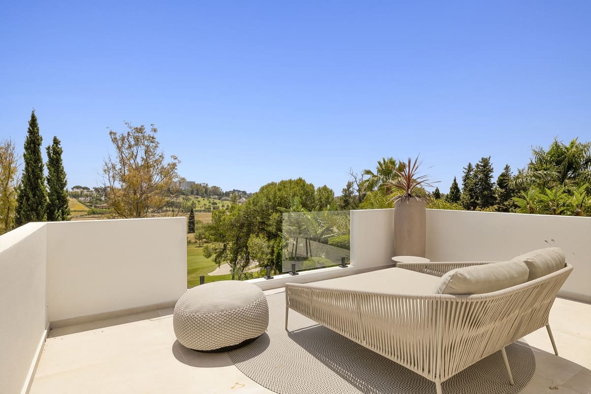 5 bedroom Villa for sale in Benahavis with pool garage - € 3,195,000 (Ref: 8402500)
