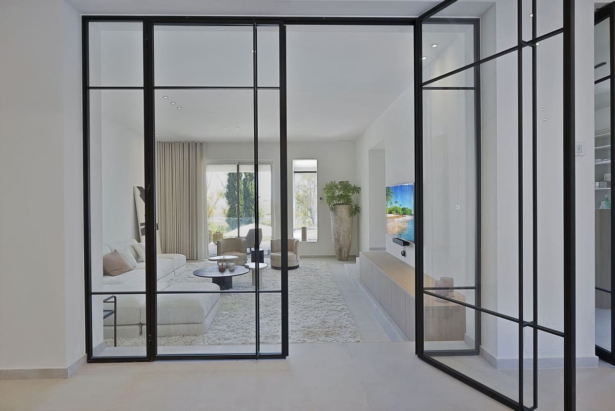 5 bedroom Villa for sale in Benahavis with pool garage - € 3,195,000 (Ref: 8402500)