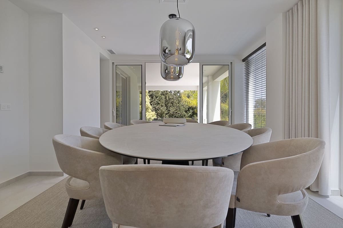 5 bedroom Villa for sale in Benahavis with pool garage - € 3,195,000 (Ref: 8402500)