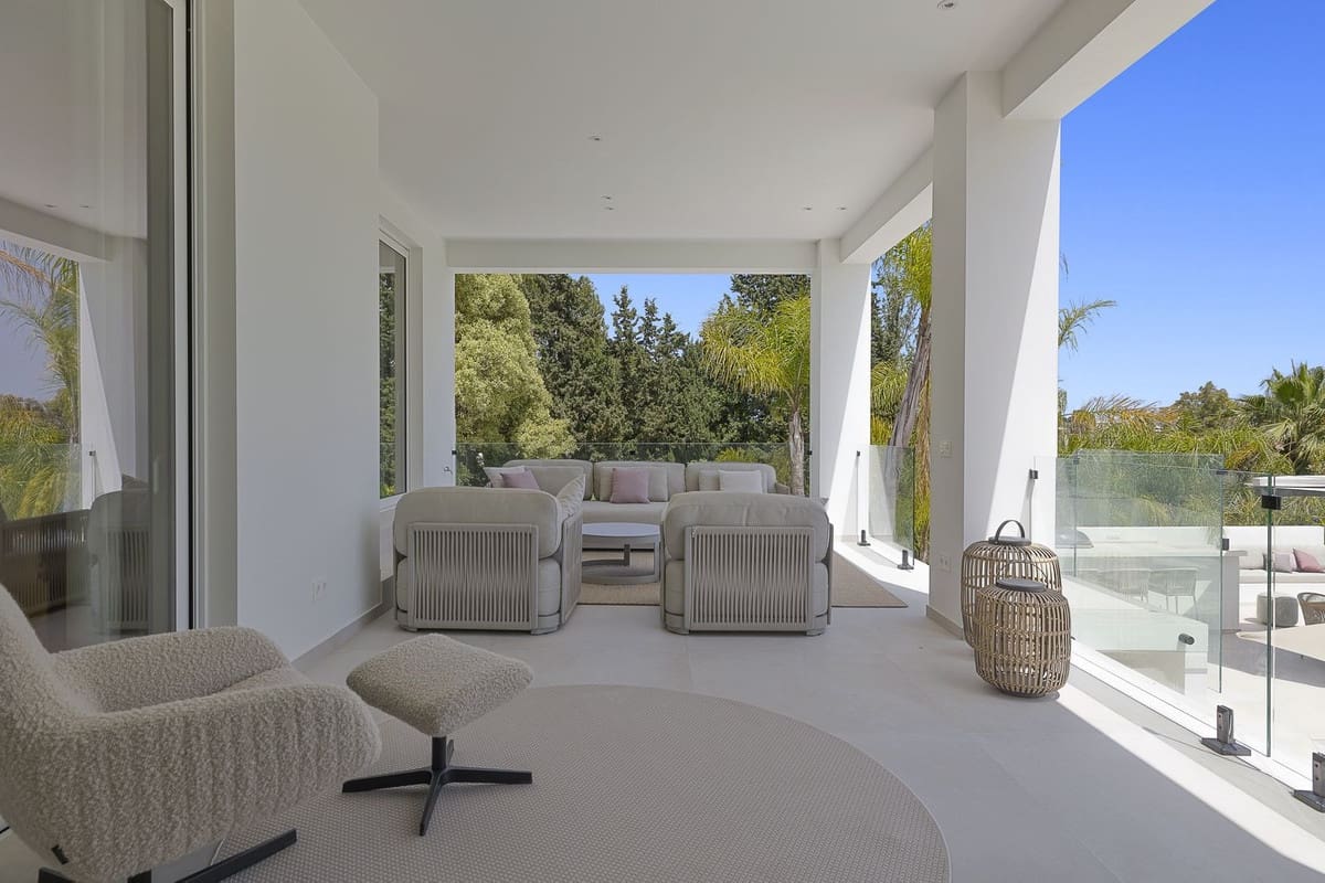5 bedroom Villa for sale in Benahavis with pool garage - € 3,195,000 (Ref: 8402500)
