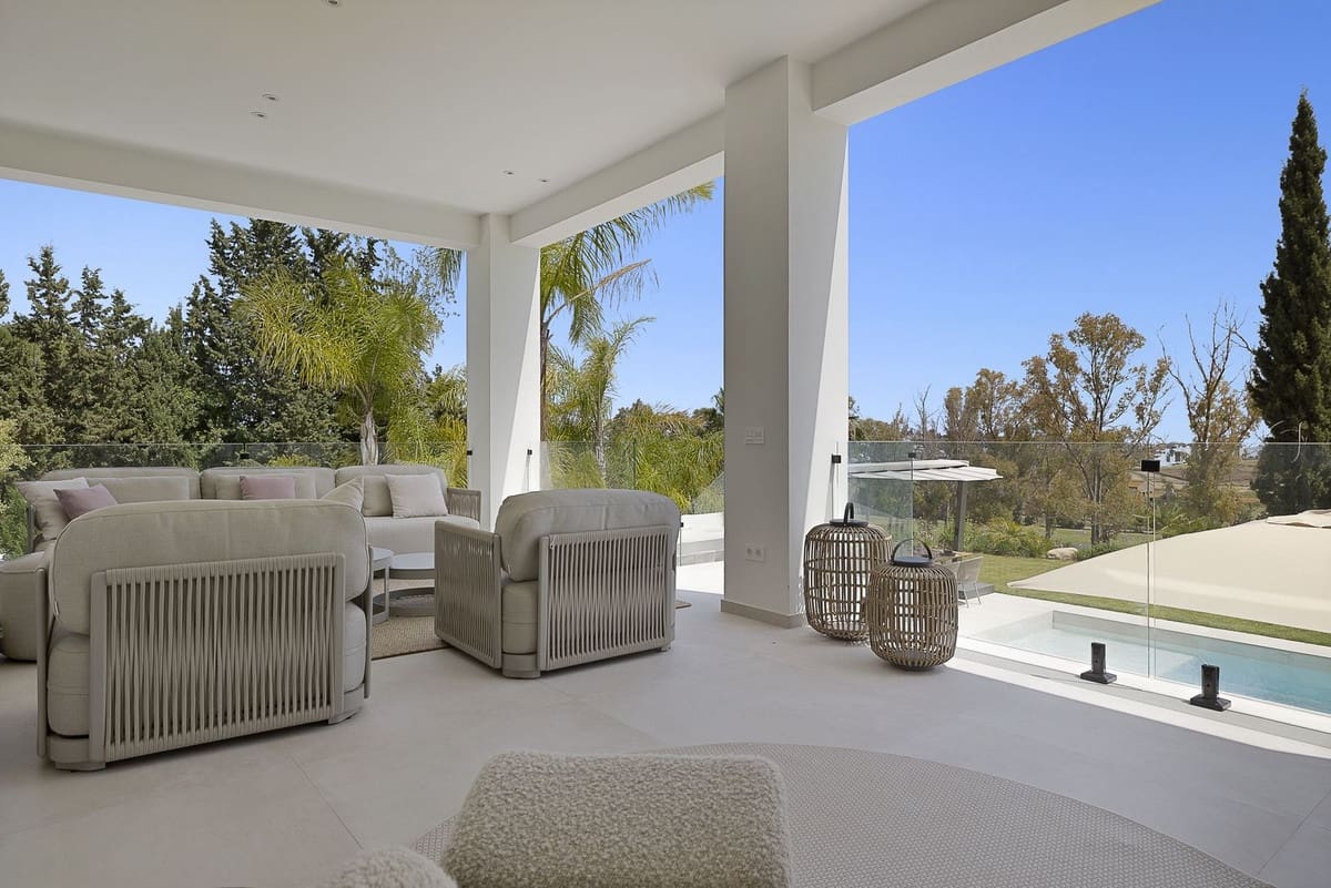 5 bedroom Villa for sale in Benahavis with pool garage - € 3,195,000 (Ref: 8402500)