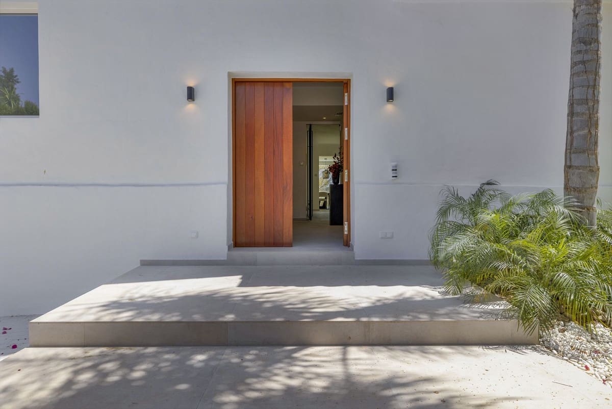 5 bedroom Villa for sale in Benahavis with pool garage - € 3,195,000 (Ref: 8402500)