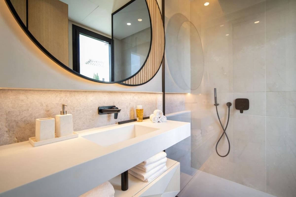 5 bedroom Villa for sale in Golden Mile with pool garage - € 12,950,000 (Ref: 8404272)