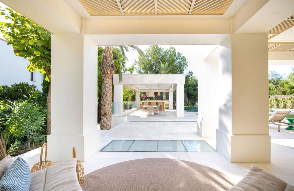 5 bedroom Villa for sale in Golden Mile with pool garage - € 12,950,000 (Ref: 8404272)