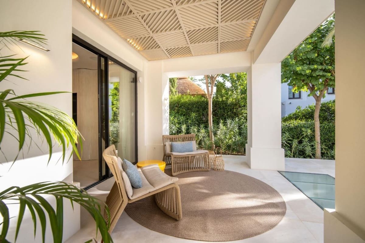 5 bedroom Villa for sale in Golden Mile with pool garage - € 12,950,000 (Ref: 8404272)