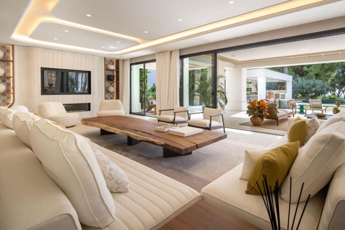 5 bedroom Villa for sale in Golden Mile with pool garage - € 12,950,000 (Ref: 8404272)