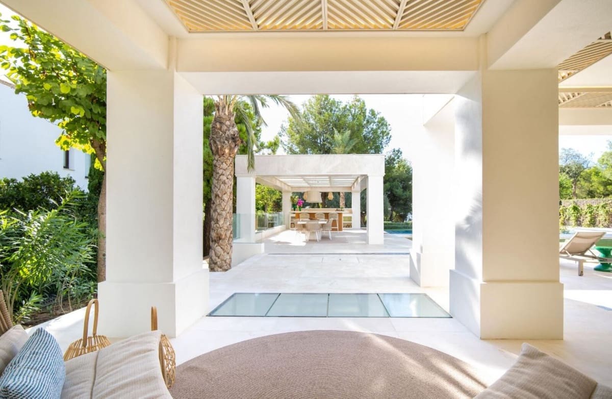 5 bedroom Villa for sale in Golden Mile with pool garage - € 12,950,000 (Ref: 8404272)