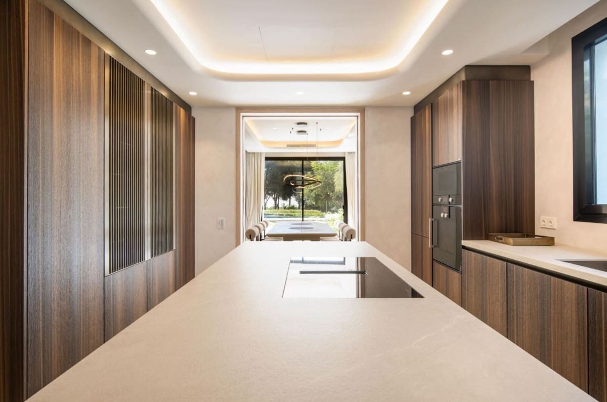 5 bedroom Villa for sale in Golden Mile with pool garage - € 12,950,000 (Ref: 8404272)