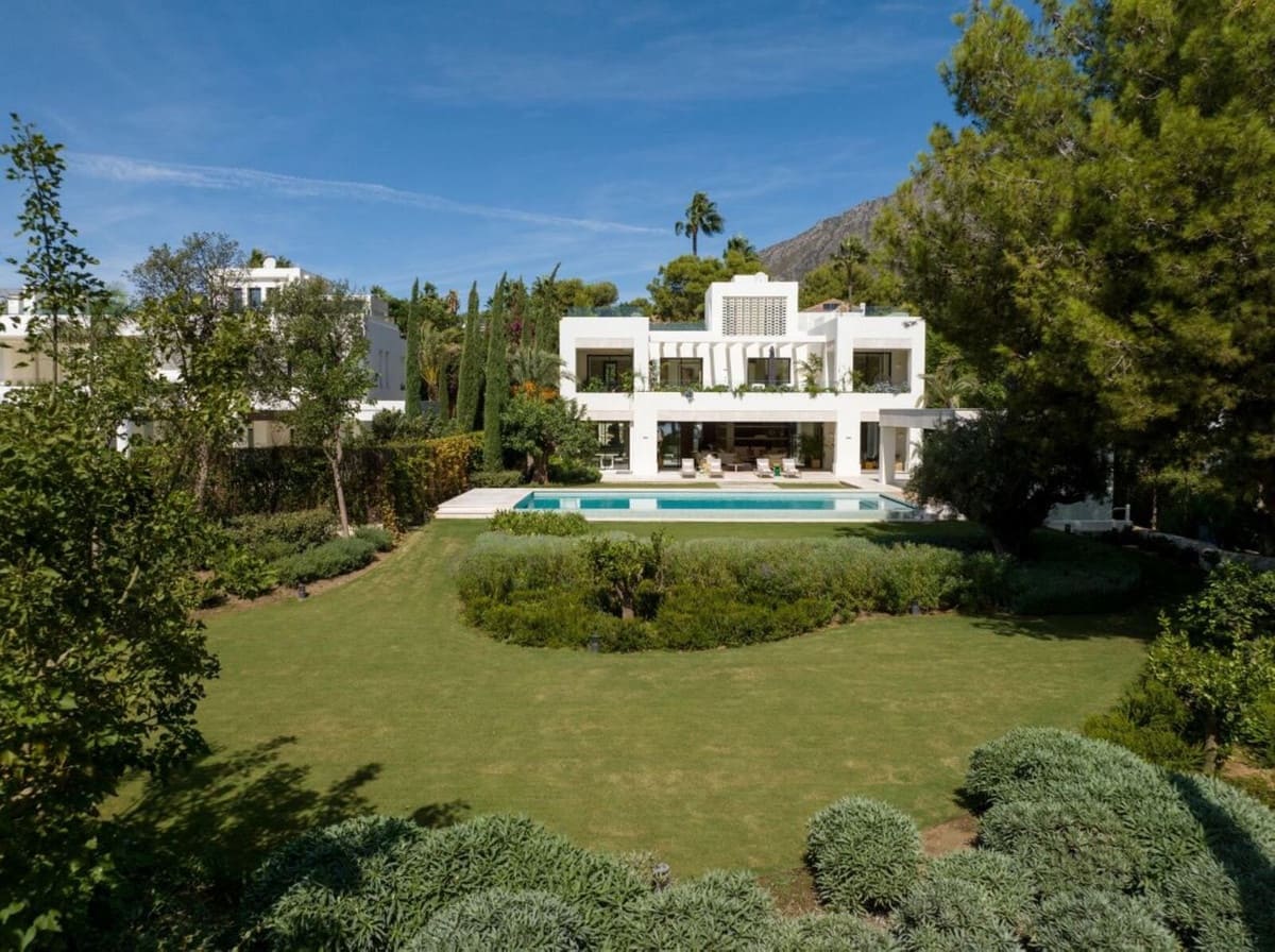 5 bedroom Villa for sale in Golden Mile with pool garage - € 12,950,000 (Ref: 8404272)