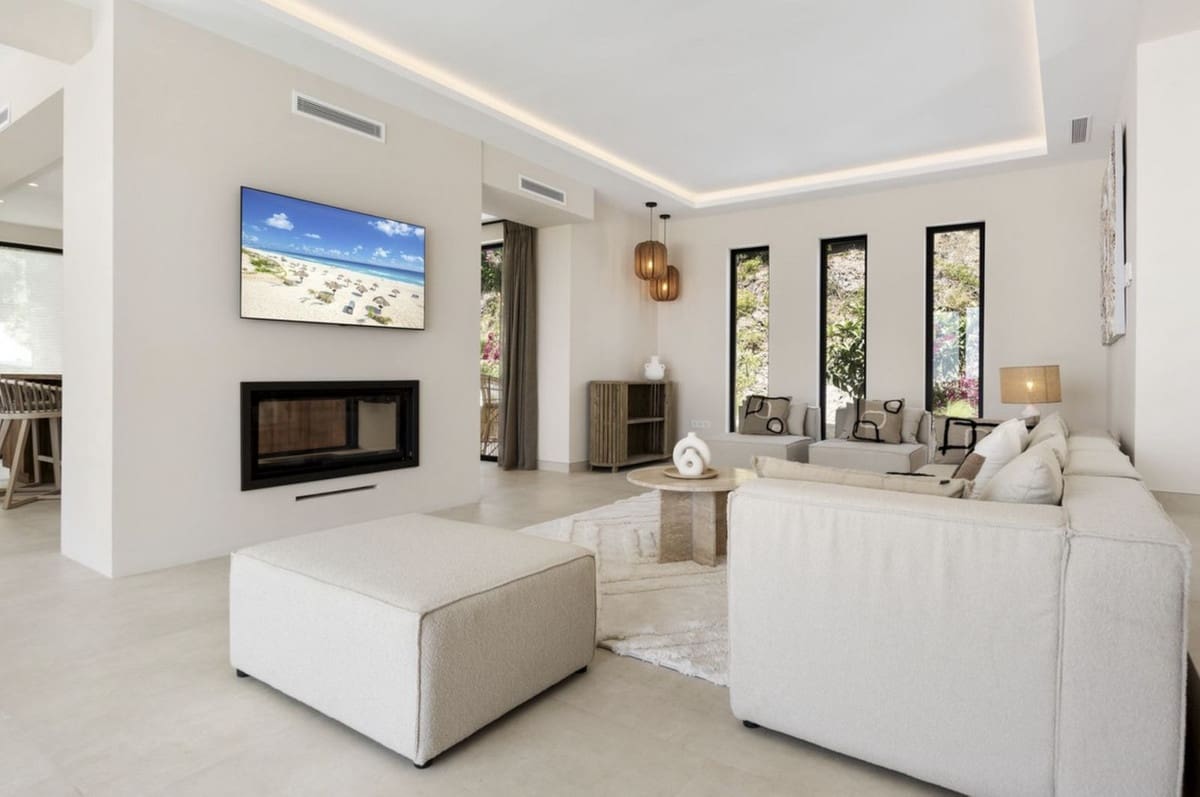 6 bedroom Villa for sale in Benahavis with pool garage - € 3,390,000 (Ref: 8404420)
