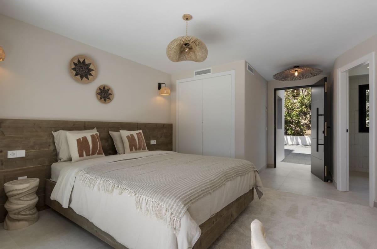 6 bedroom Villa for sale in Benahavis with pool garage - € 3,390,000 (Ref: 8404420)