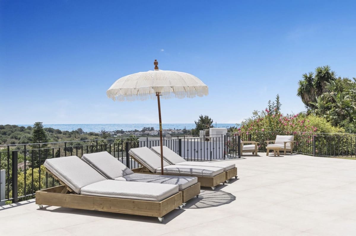 6 bedroom Villa for sale in Benahavis with pool garage - € 3,390,000 (Ref: 8404420)