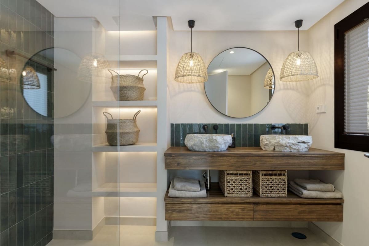 6 bedroom Villa for sale in Benahavis with pool garage - € 3,390,000 (Ref: 8404420)